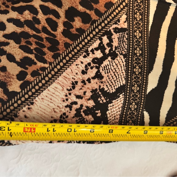 EsQualo Animal Print Button Blouse – Elegant Ruffle Detail –  New - Picture 7 of 9